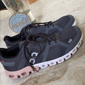 ONCLOUD FLOW SNEAKER